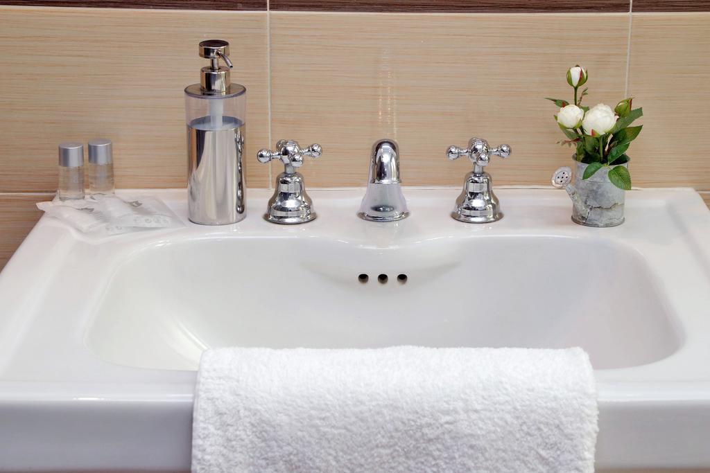 San Pietro Stazione Guesthouse Рим Екстериор снимка