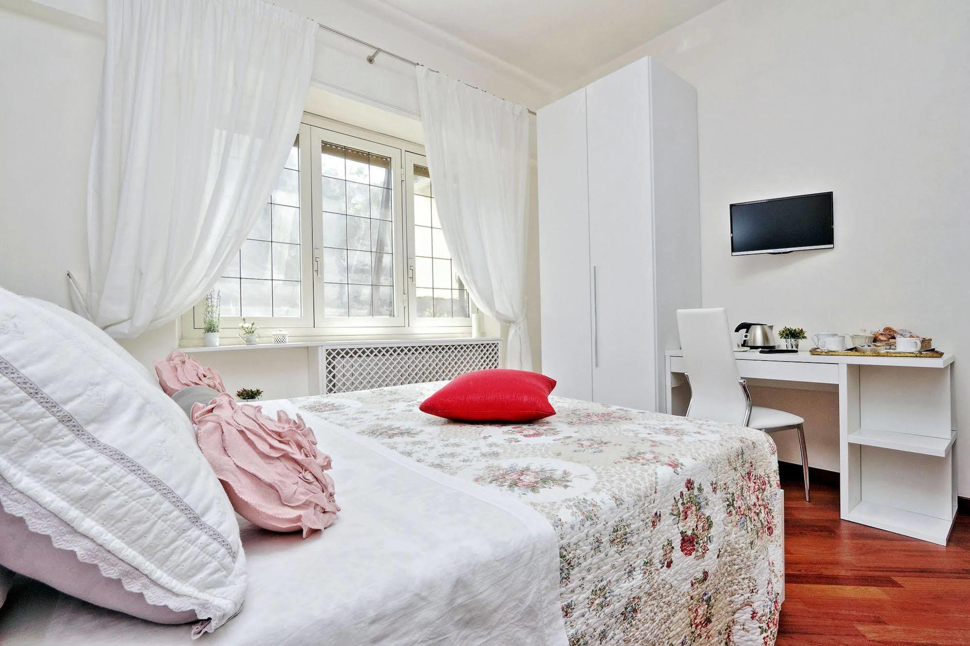San Pietro Stazione Guesthouse Рим Екстериор снимка