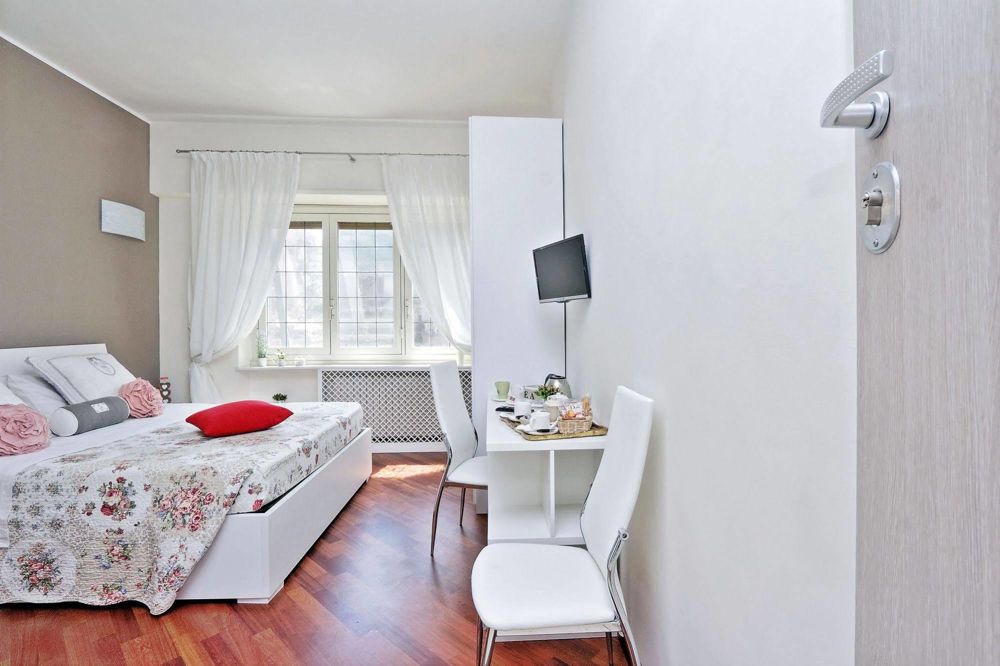 San Pietro Stazione Guesthouse Рим Екстериор снимка
